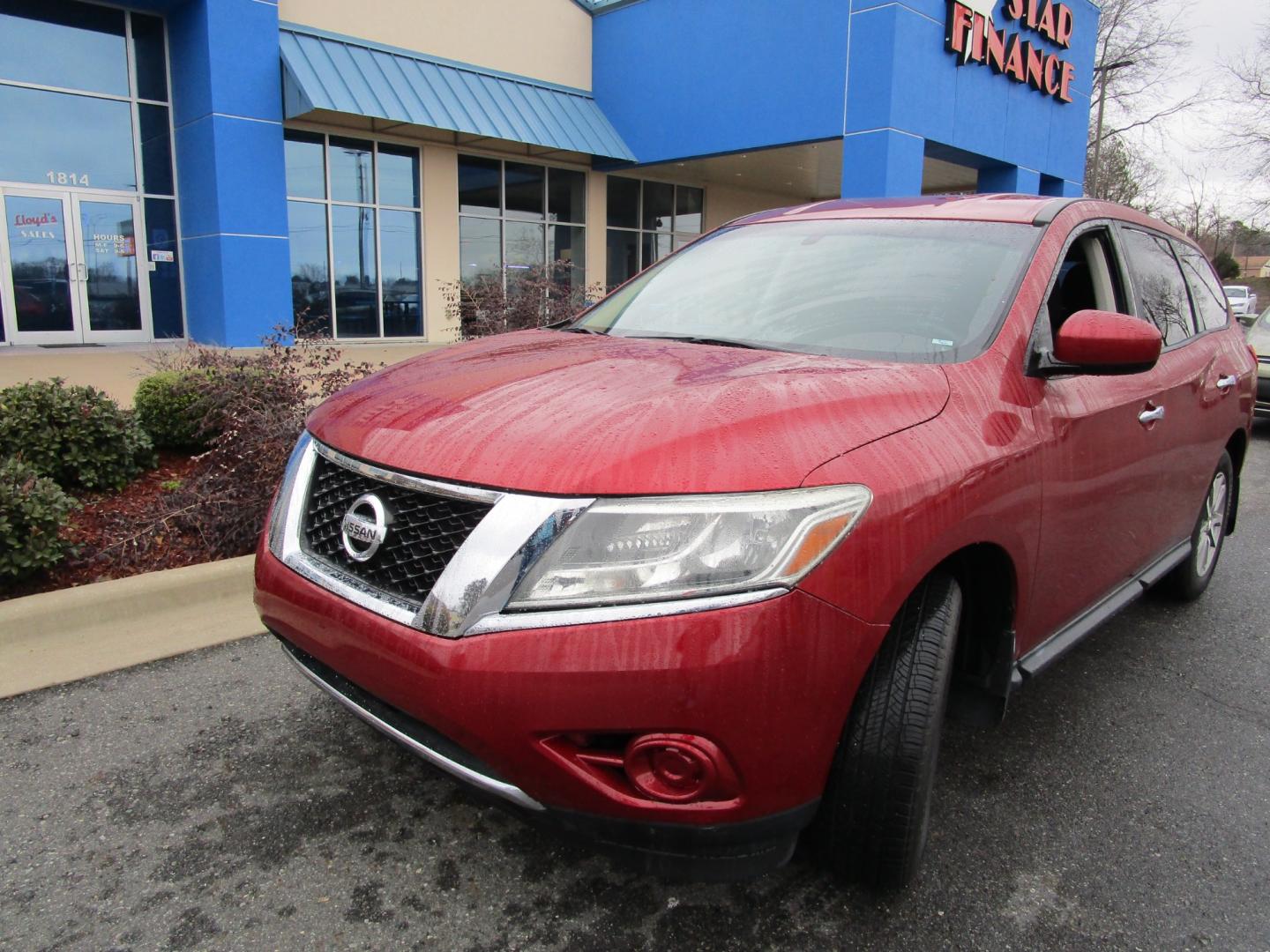 2014 RED Nissan Pathfinder (5N1AR2MN9EC) , located at 1814 Albert Pike Road, Hot Springs, AR, 71913, (501) 623-1717, 34.494228, -93.094070 - Photo#1